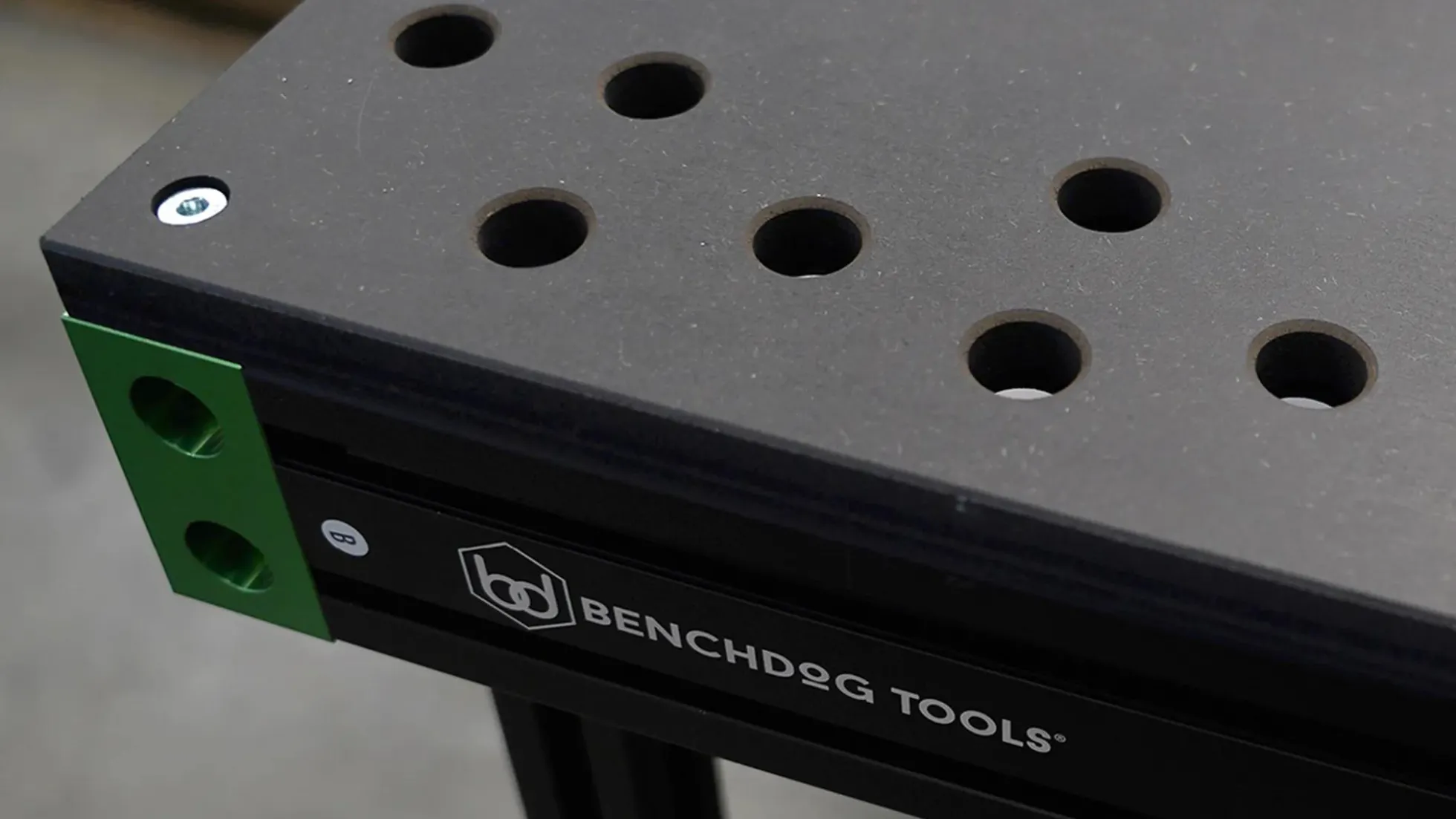 Benchdog Tools Ultra MFT mit Sägeeinlage, stationär
