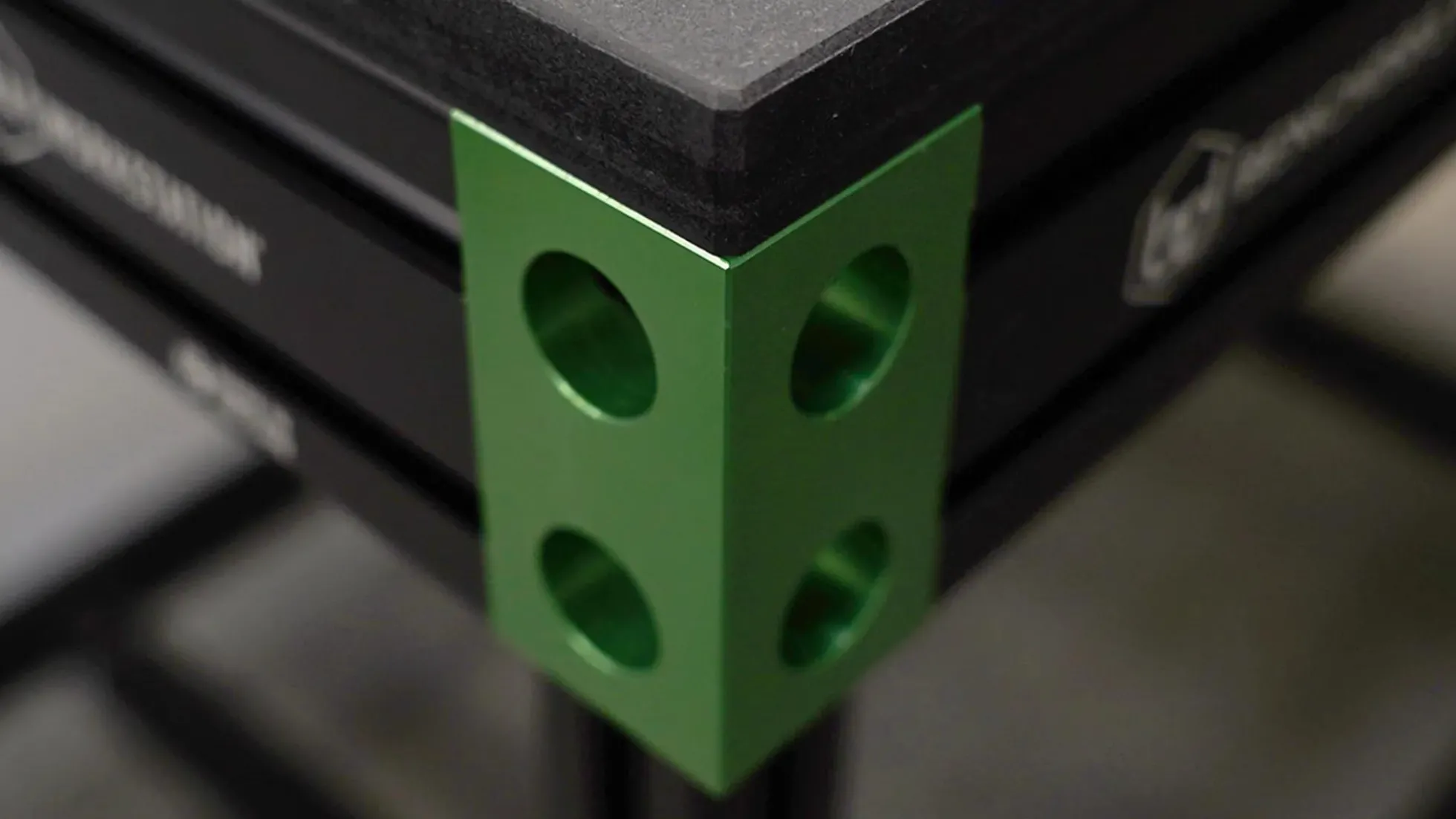 Benchdog Tools Ultra MFT mit Sägeeinlage, stationär