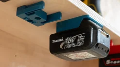 Blaue StealthMounts Akkuhalterungen für Makita 18V, 6 St.