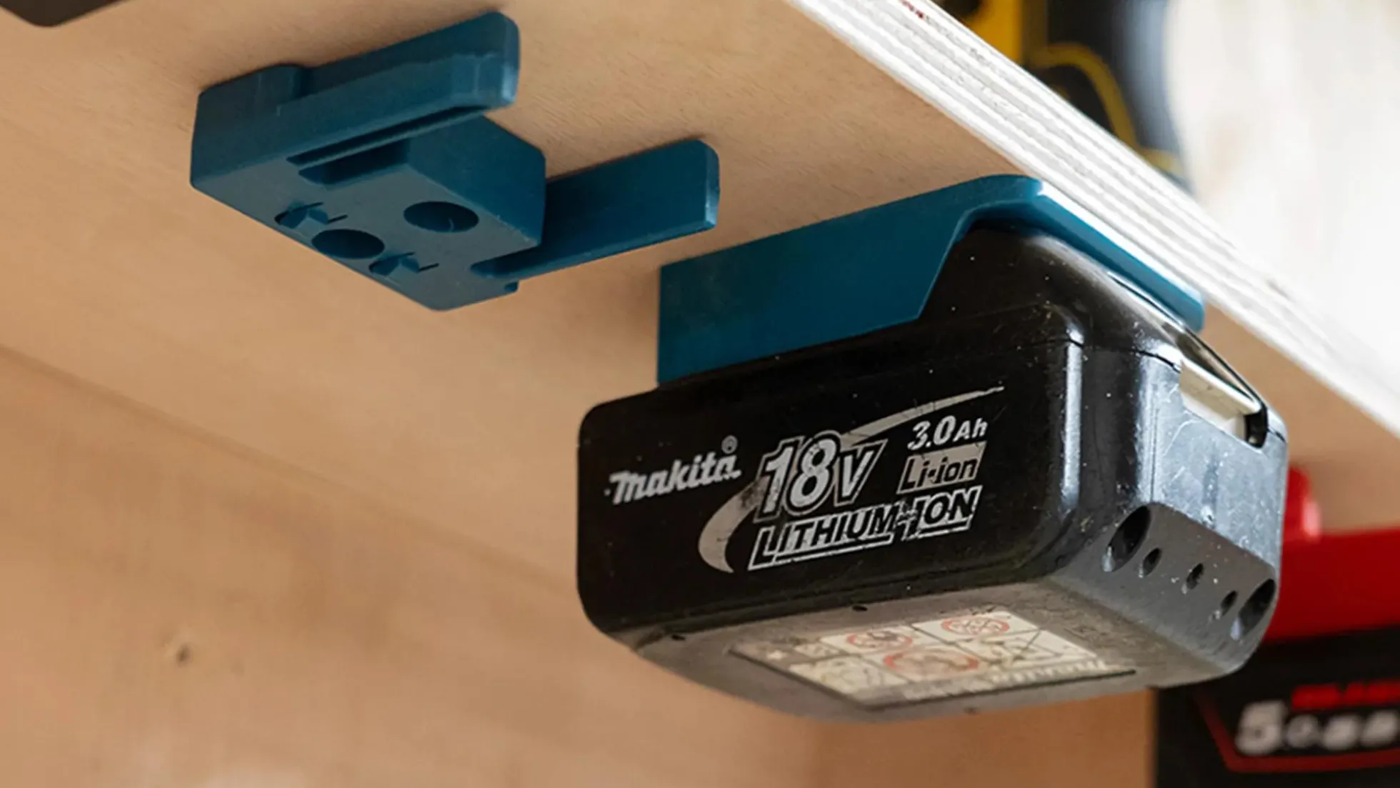 Blaue StealthMounts Akkuhalterungen für Makita 18V, 6 St.