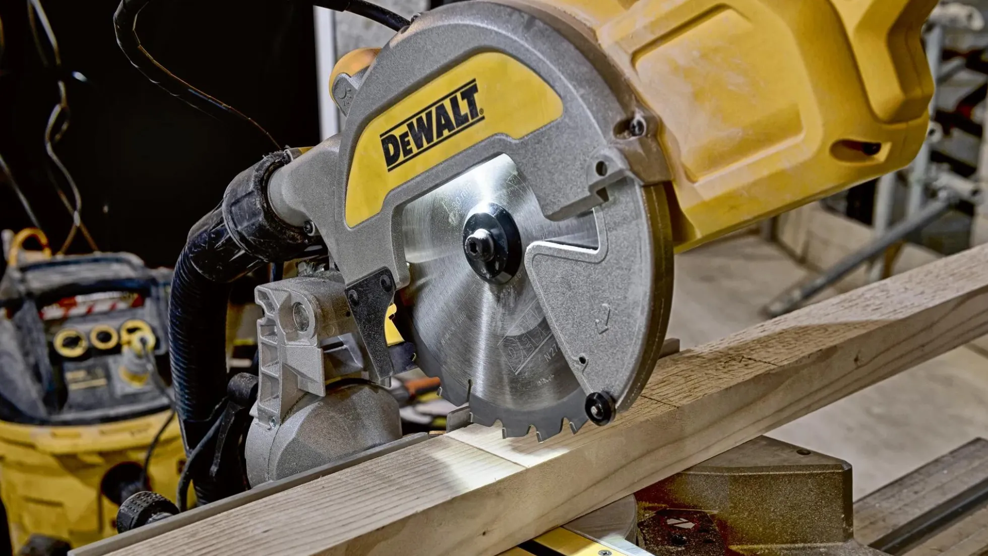 DeWalt Kappsäge DWS777