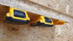 Gelbe StealthMounts Akkuhalterungen für DeWalt XR 20V, 6 St.