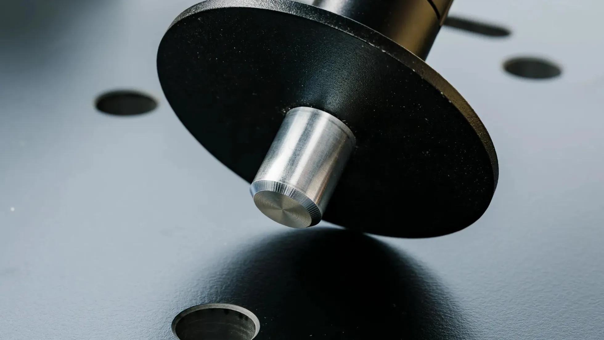 Metallteller mit Ø20mm Zapfen für Leuchten mit Magnetfuß