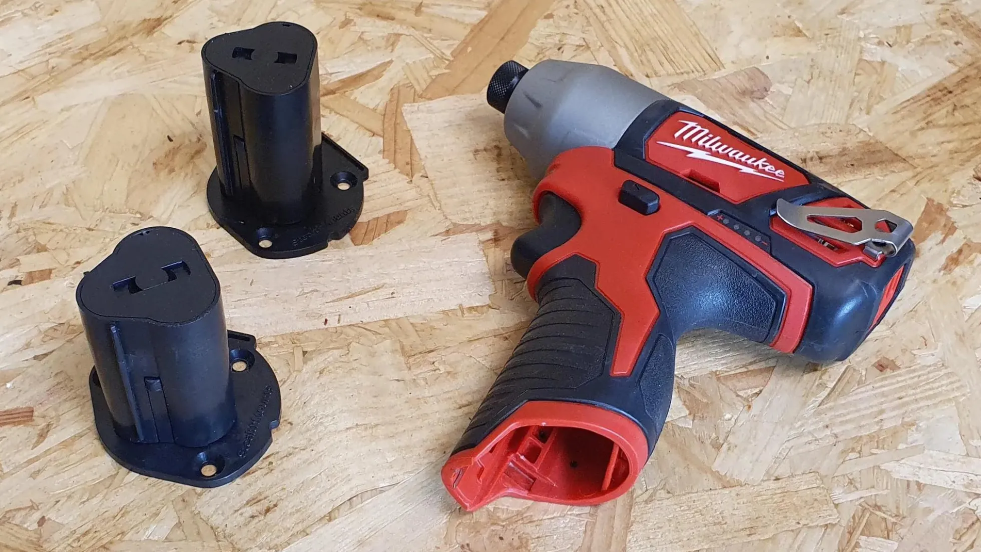 Schwarze StealthMounts für Milwaukee M12, 3 St.